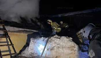 Дачный дом выгорел наполовину на Камчатке