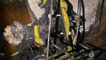На Камчатке пожарные спасли из горящего дома троих человек 