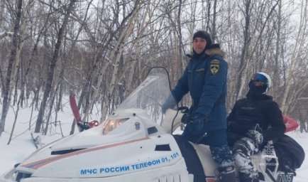 На Камчатке спасатели откапали сноубордистов, застрявших в снегу 2