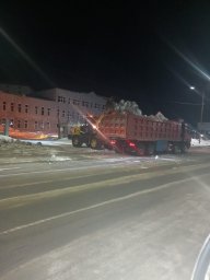 В ночную смену подрядные организации продолжали работы по вывозу снега с территории города 6