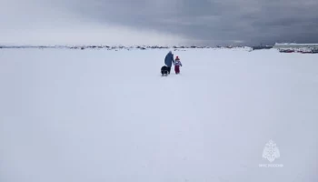 Житель Усть-Камчатского района "ушел" под лед на снегоходе и погиб
