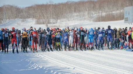 Более 2 тысяч спортсменов приняли участие в соревнованиях "Лыжня России" 2