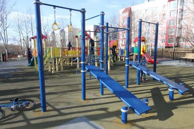 В столице Камчатки приводят в порядок детские площадки 1