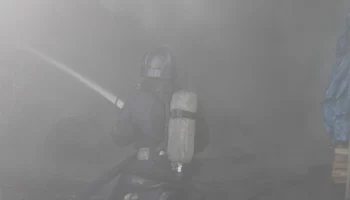 В Мильково камчатские пожарные спасли баню от огня