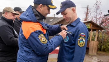 Жителям Камчатки, которые спасли тонущих в реке людей, вручили ведомственные медали