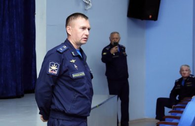 Офицеры ВВС Министерства обороны РФ рассказали камчатским школьникам о профессиях, связанных с лётным делом 8