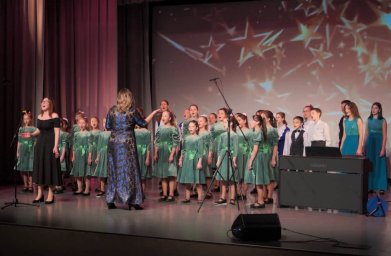 Коллектив Детской музыкальной школы №7 столицы Камчатки поздравили с 35-летием со дня образования 9