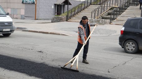 В столице Камчатки дорожные службы приступили к текущему ремонту автомобильных дорог 2