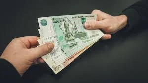 Организация на Камчатке незаконно удерживала с работника деньги и лишила премии