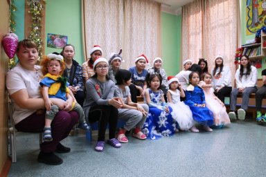 Праздничное представление для детей из тубдиспансера организовали камчатские парламентарии 1