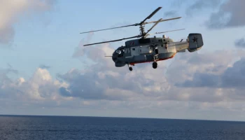 На Камчатке экипажи вертолётов Ка-27 морской авиации ТОФ отработали групповые полёты