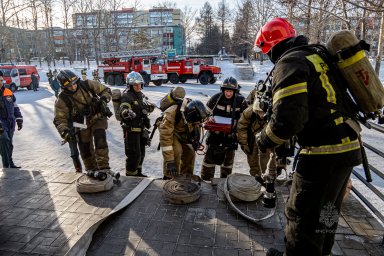 Возгорание в школе и трое пострадавших: очередные пожарно-тактические учения прошли на Камчатке 5
