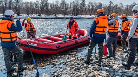 Спасатели камчатского отряда МЧС провели занятия по водной подготовке на реке Быстрой 3