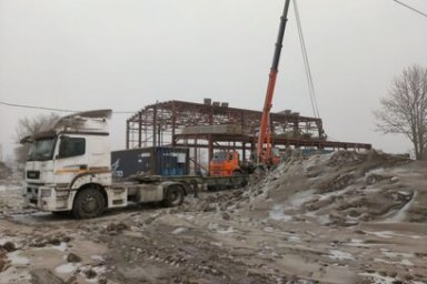 Стройплощадку под новый спортзал в поселке Козыревск на Камчатке расчищают от вулканического пепла 2