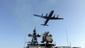 Экипажи противолодочных самолетов Ил-38 ТОФ провели групповой поиск субмарин условного противника на Камчатке