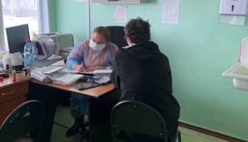 Врачи федеральных центров проводят обследования жителей посёлков Камчатки, пострадавших от пеплопада