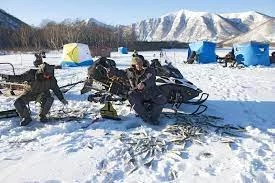 Камчатские спасатели предупреждают об опасностях зимней рыбалки