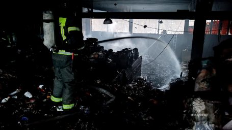 Пожар на продуктовном складе в Елизове потушен 1