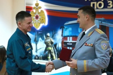 Камчатских спасателей поздравили с профессиональным праздником 2