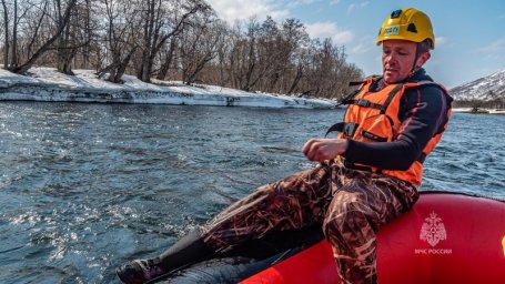Спасатели камчатского отряда МЧС провели занятия по водной подготовке на реке Быстрой 1