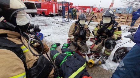 Эксперты из Санкт-Петербурга, Новосибирска и Кемерово проверяют камчатских пожарных 10