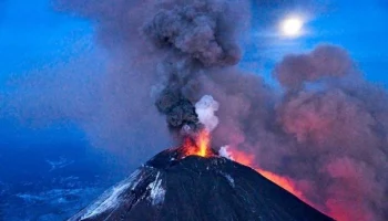 "Серые" турфирмы предлагают туры к извергающемуся Ключевскому вулкану