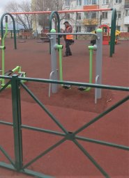 В столице Камчатки приводят в порядок детские площадки 2