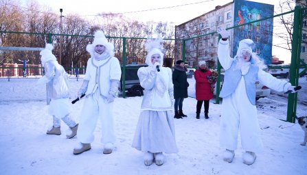 Новогодние ёлки открылись в Петропавловске-Камчатском 11
