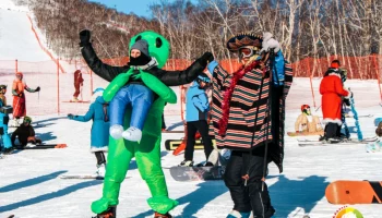 Массовый костюмированный спуск с Морозки прошел на Камчатке