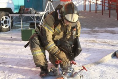 На Камчатке пожарные тренировались тушить ФОК «Радужный» 1