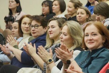 Владимир Солодов поздравил работников культуры Камчатки с профессиональным праздником 8