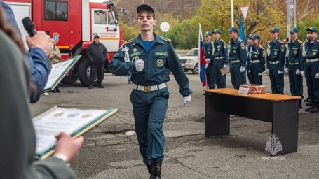 На Камчатке кадеты помогли мужчине, у которого на улице случился эпилептический припадок 1