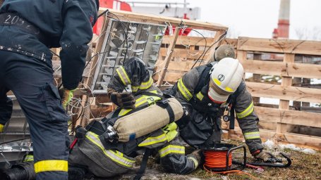 Эксперты из Санкт-Петербурга, Новосибирска и Кемерово проверяют камчатских пожарных 3