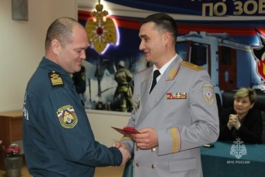 Камчатских спасателей поздравили с профессиональным праздником 3