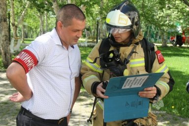 Пожар в санатории и пятеро пострадавших: камчатские огнеборцы провели очередные пожарно-тактические учения 3