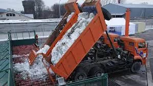 В Елизове склад снега превратился в мусорную свалку