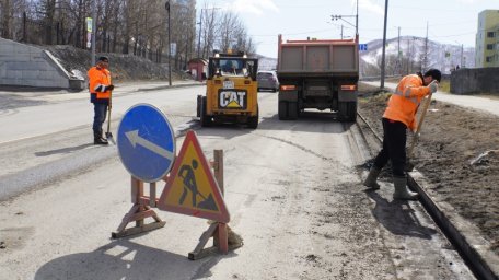 Дорожные службы активизируют работу по уборке песка с магистралей и внутриквартальных проездов в столице Камчатки 0