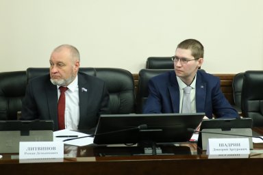 На 19-й сессии камчатского парламента депутатское удостоверение вручили Дмитрию Шадрину 0