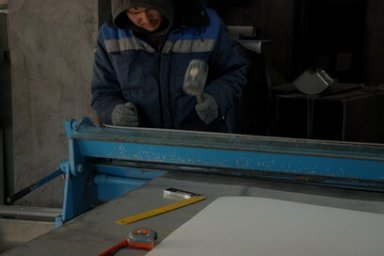 В столице Камчатки продолжается строительство нового корпуса школы номер 40. Монтируют витражи 1