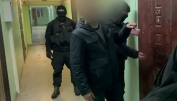 На Камчатке поймали девушку-курьера, подозреваемую в 9 мошенничествах