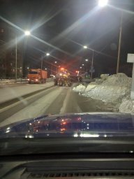 В ночную смену подрядные организации продолжали работы по вывозу снега с территории города 3