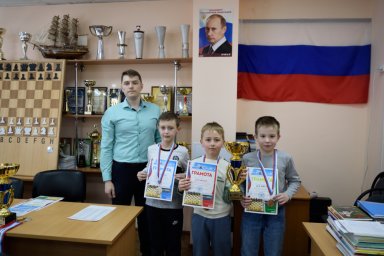 В столице Камчатки подвели итоги первенства города по быстрым шахматам и блиц-турниру среди школьников 9