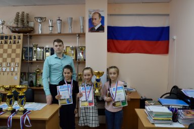 В столице Камчатки подвели итоги первенства города по быстрым шахматам и блиц-турниру среди школьников 8