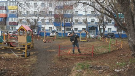 В столице Камчатки подрядные организации готовят детские площадки к эксплуатации в летний период 0