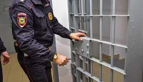 На Камчатке мужчина, похитивший деньги из комода собутыльницы, задержан полицейскими