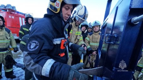 Эксперты из Санкт-Петербурга, Новосибирска и Кемерово проверяют камчатских пожарных 9