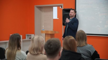Глава Петропавловск-Камчатского провел открытую лекцию для студентов и преподавателей вузов. 2