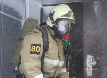 Возгорание в спортзале и шестеро пострадавших: очередные учения провели пожарные в одной из школ на Камчатке 9