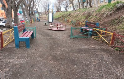 В столице Камчатки подрядные организации готовят детские площадки к эксплуатации в летний период 5