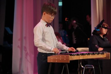 Коллектив Детской музыкальной школы №7 столицы Камчатки поздравили с 35-летием со дня образования 11